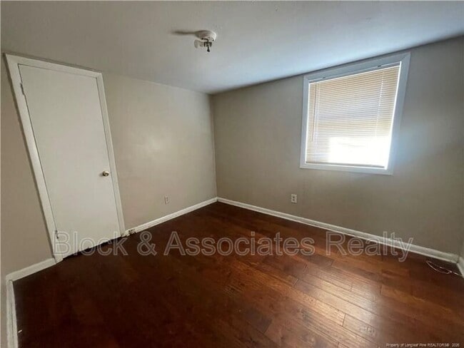 Foto del edificio - 824 Ridge Rd