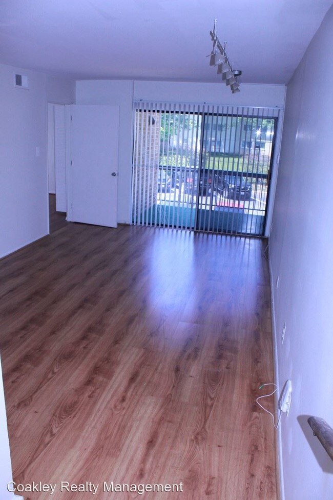 Foto del edificio - 11234 Cherry Hill Rd