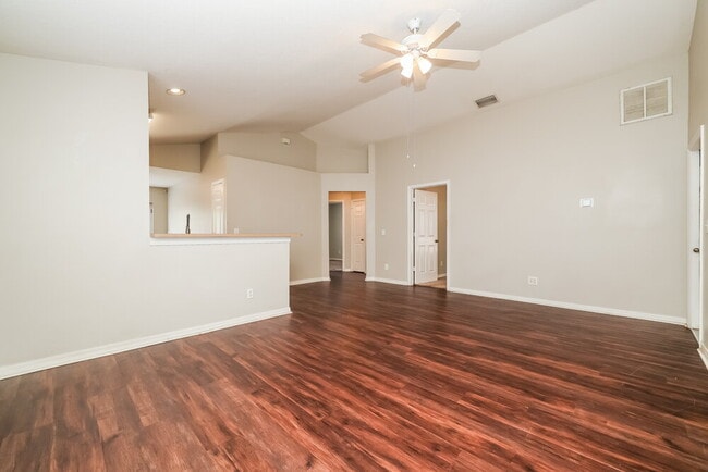 Building Photo - 10523 Lakeside Vista Dr