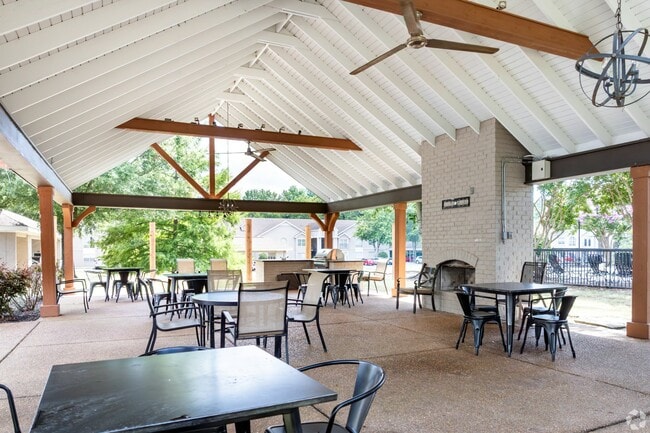 Outdoor Patio - Somerset at Lakeland