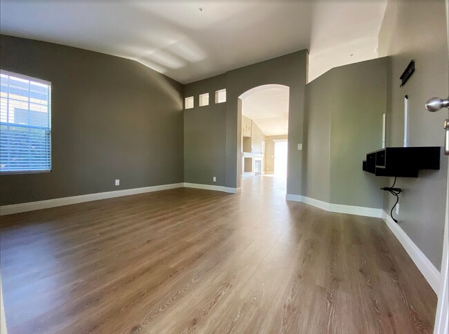 Building Photo - 5549 Grand Prix Ct