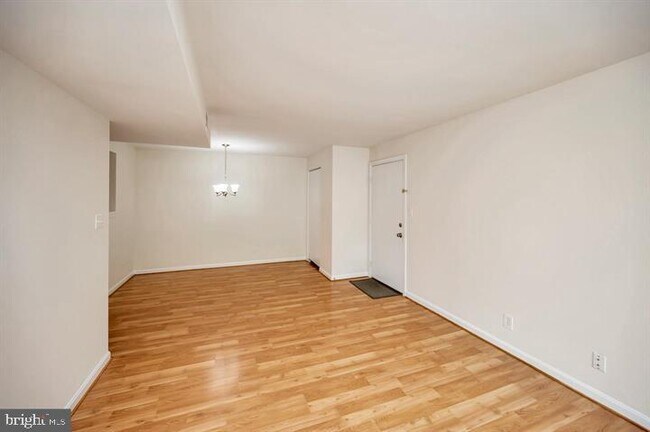 Foto del edificio - 100 Buckingham Ln