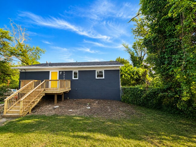 Foto del edificio - 5903 Temple Hill Rd