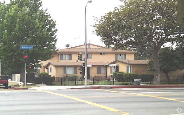 Primary Photo - 13932-13934 Roscoe Blvd