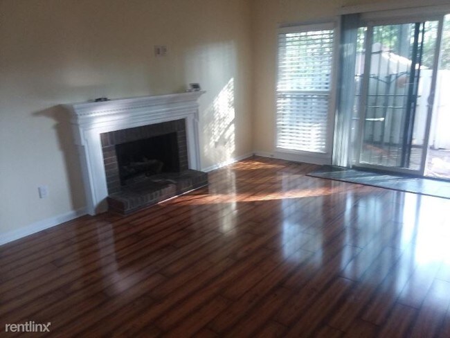 Building Photo - 3 br, 1.5 bath Townhome - 4601 Keg Ct
