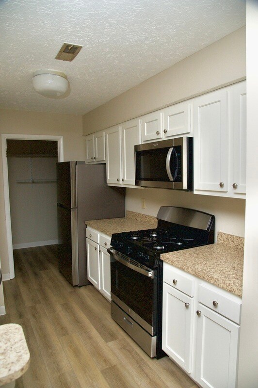 Foto del edificio - 2245 Hedgerow Road