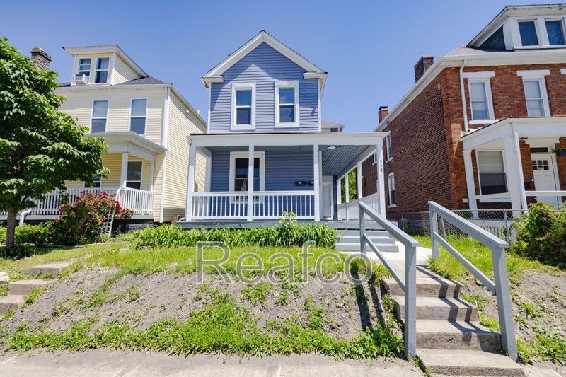 Foto principal - 358 1/2 Saint Clair Ave