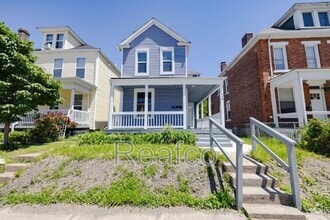 Building Photo - 358 St Clair Ave