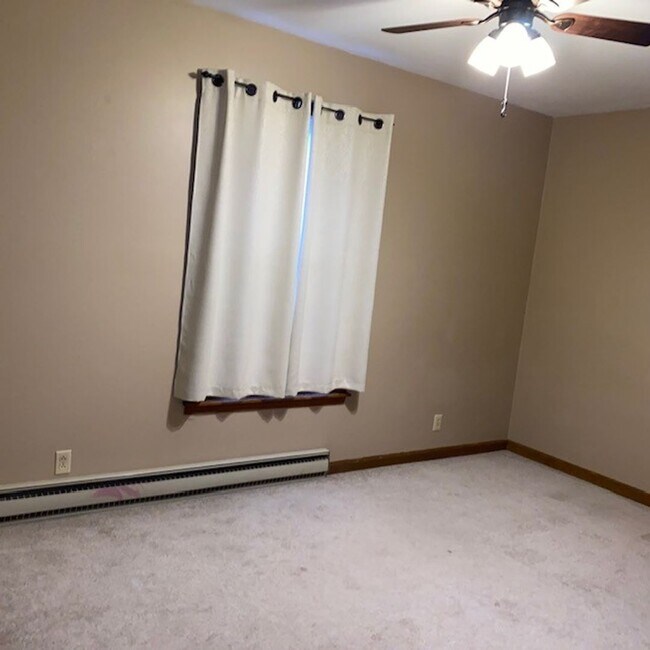 Foto del edificio - 2 bedroom 1 Bath with Carport