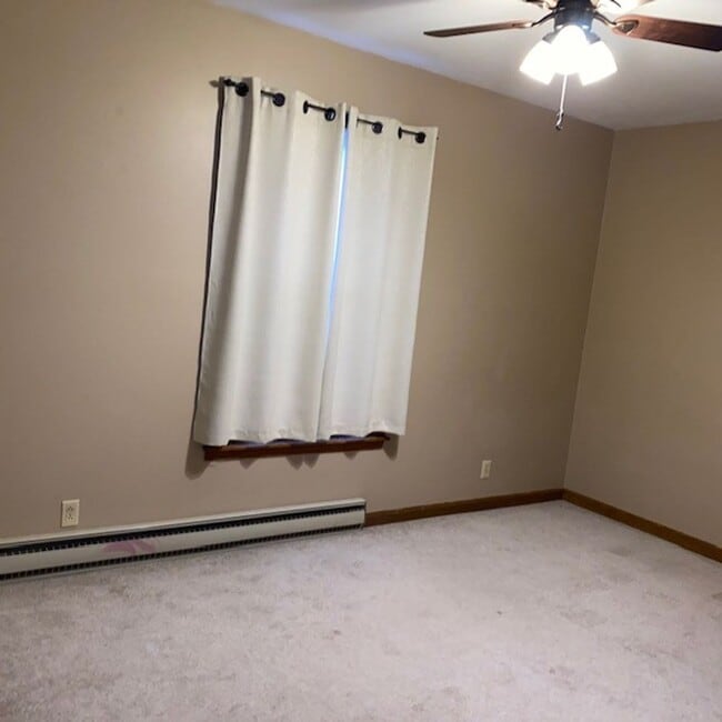 Building Photo - 2328 Hillmont Dr