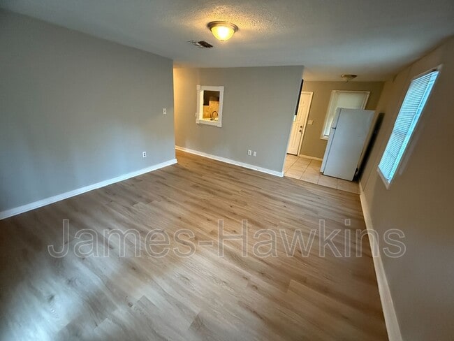 Foto del edificio - 3521 Dundale Rd