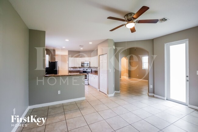 Foto del edificio - 300 NE 36th Avenue Rd