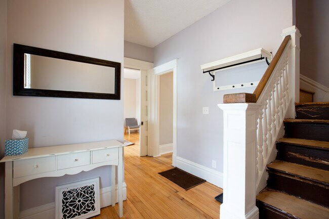 Foto del edificio - 733 E 27th St