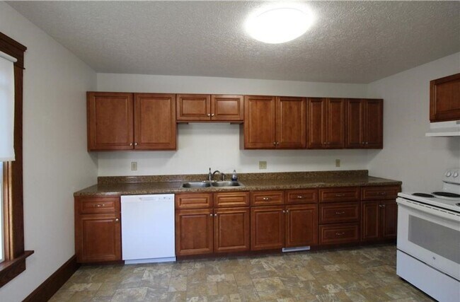 Foto del edificio - 404-404 1/2 W Oak St