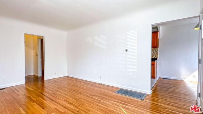 Foto del edificio - 4231 Gateway Ave