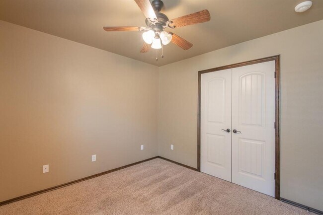 Foto del edificio - 701 Lindsey Ln