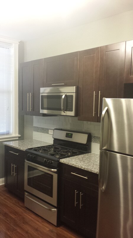 Primary Photo - 1209 W Catalpa Ave