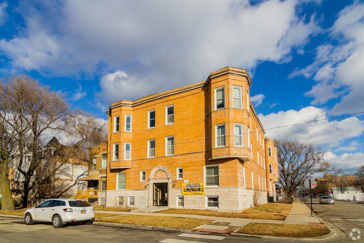 Building Photo - 6957-6959 S Union Ave
