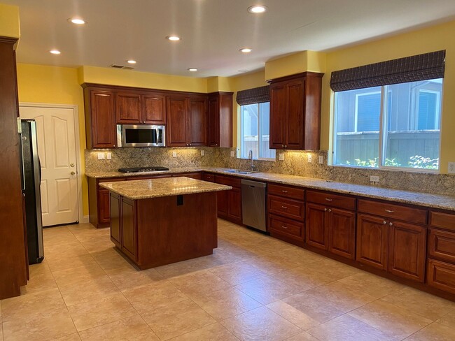 Building Photo - Desirable Empire Ranch 4 Bdrm, 3 bath!