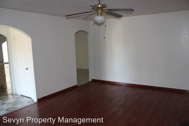 Building Photo - 807 E Margarita Rd