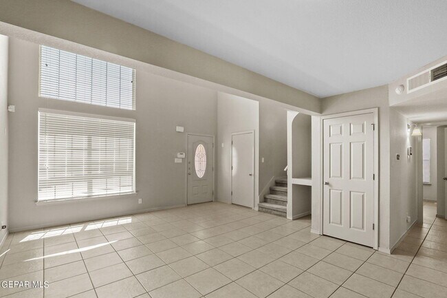 Foto del edificio - 12839 Hueco Hill Dr