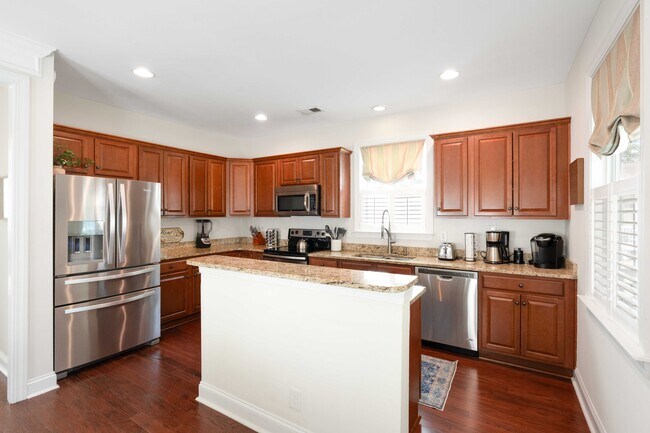 Building Photo - 5199 Celtic Dr