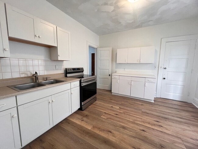 Foto del edificio - 857 Fairmount St SE