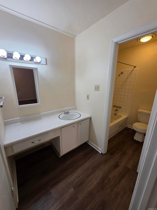 Building Photo - 123 N Polk St