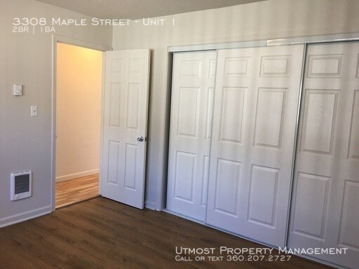 Building Photo - LONGVIEW! 2 Bedroom Apartment - Ground Level