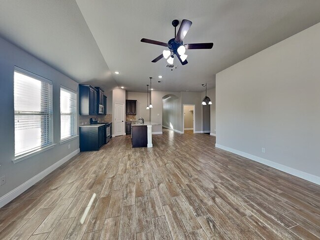 Foto del edificio - 900 McLynn Ct