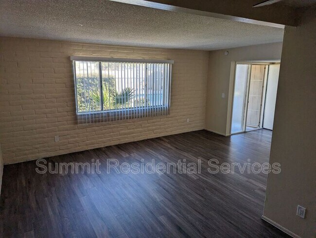 Building Photo - 4551 E Bellevue St