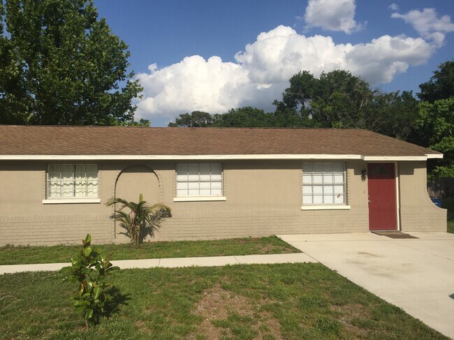Foto del edificio - 1029 hagle park rd