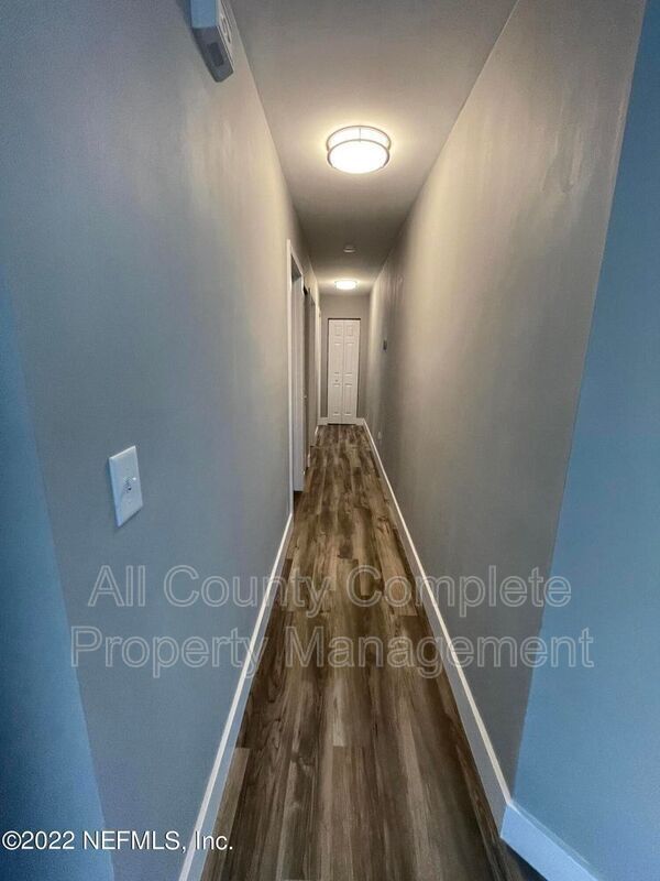 Building Photo - 72 7th St