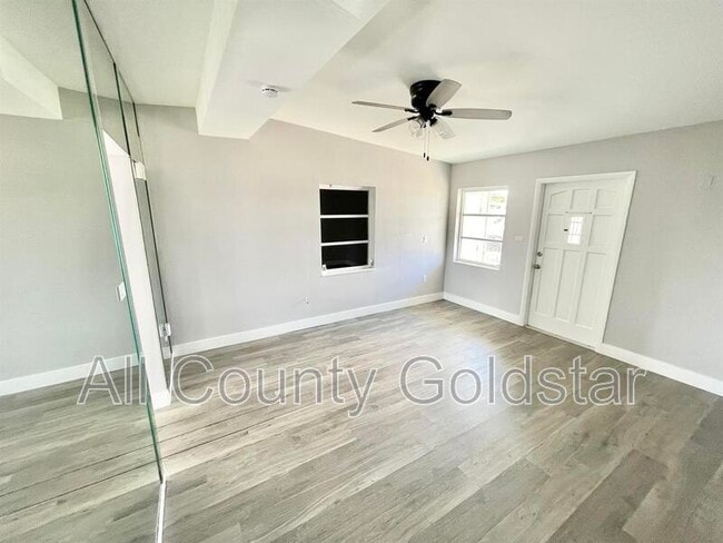 Building Photo - 3436 Lucerne Terrace