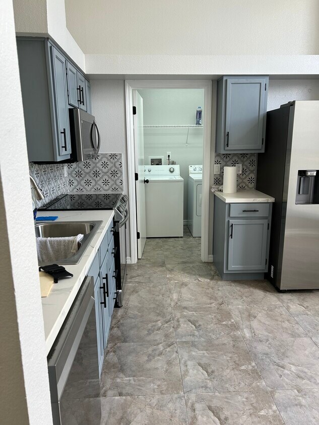 Building Photo - 3006 Bloomsbury Dr