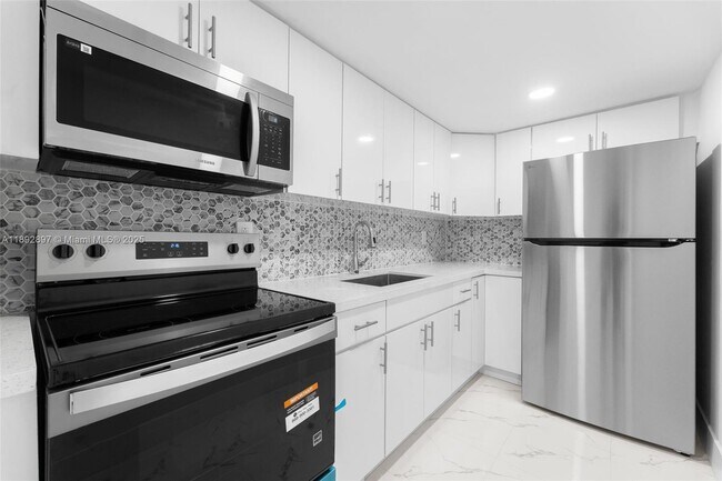 Foto del edificio - 8764 SW 12th St