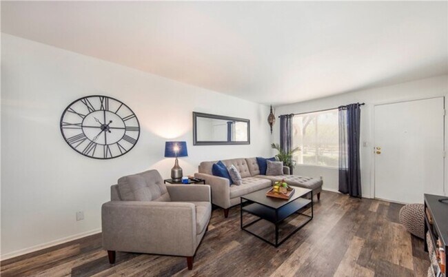 Building Photo - CLEAN & QUIET 2 BED 1 BATH CONDO
