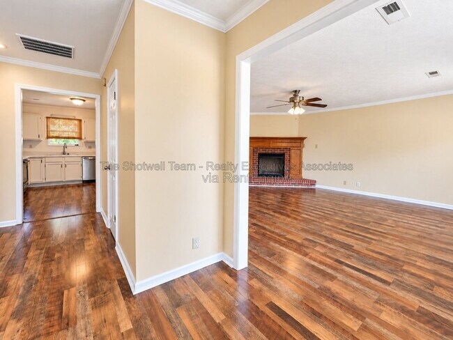Building Photo - 407 Herringbone Ct