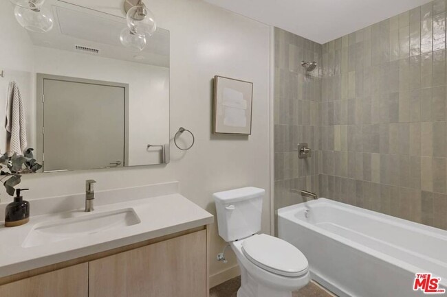 Foto del edificio - 6320 Garvanza Ave