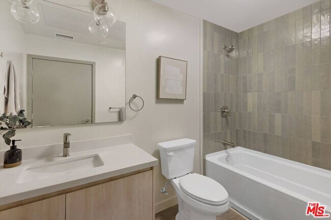 Building Photo - 6320 Garvanza Ave