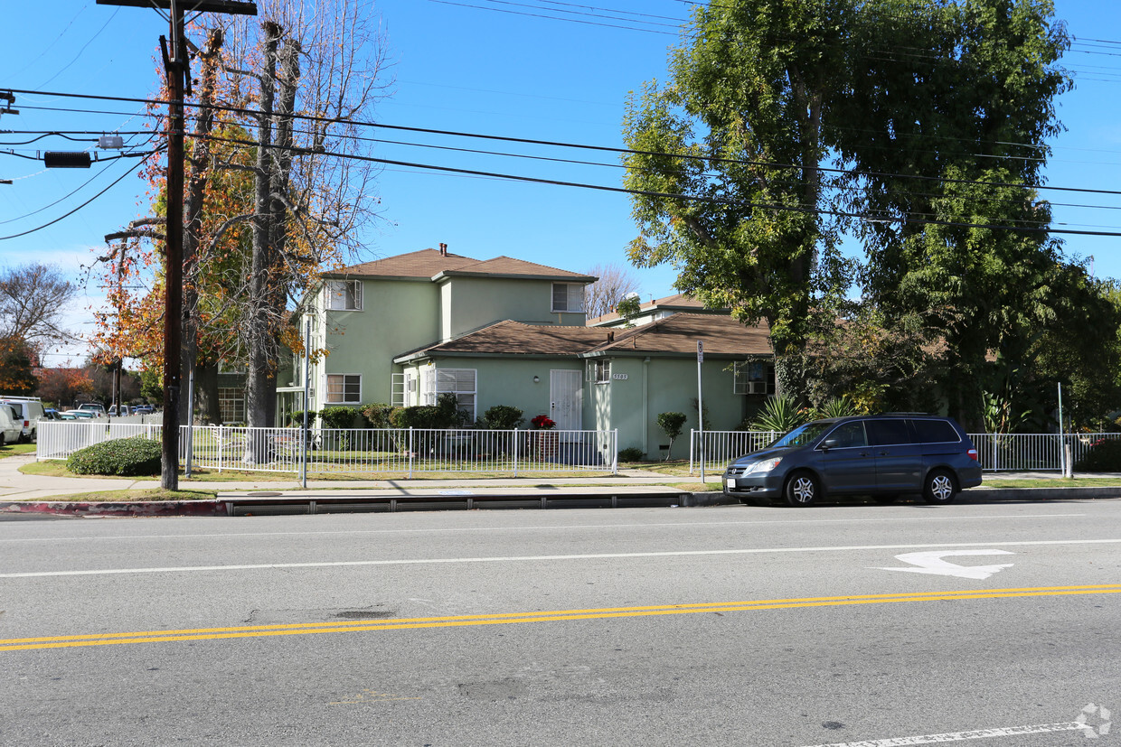 Building Photo - Whitsett Garden Apartments