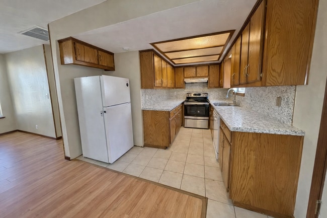 Building Photo - 1012 N Chowning Ave