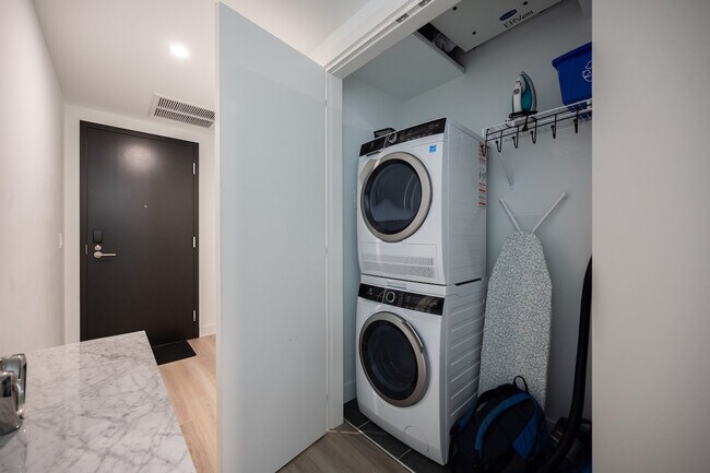Photo du bâtiment - 665 Rue Versailles