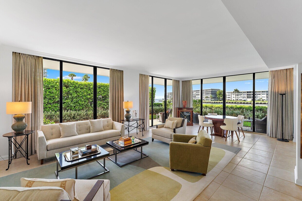 Foto principal - 123 Lakeshore Dr
