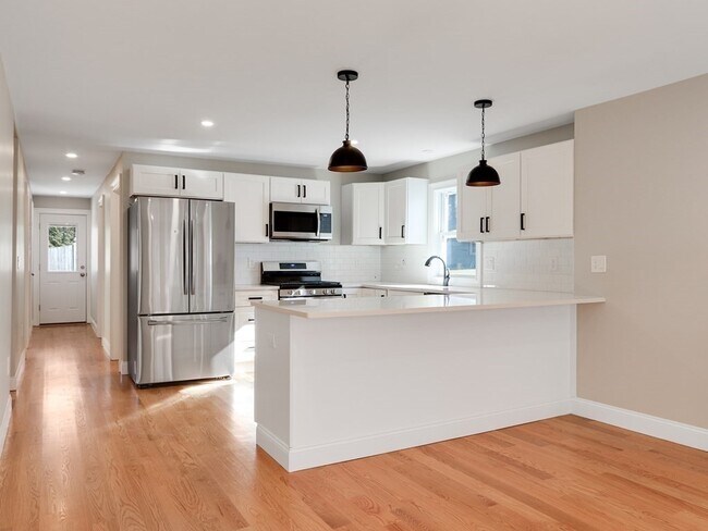 Building Photo - 56 Hillsdale Rd