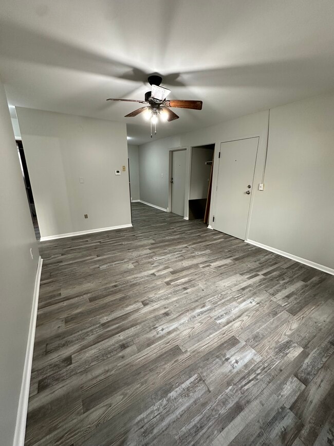 Foto del edificio - 807 Carrier Creek Blvd NE
