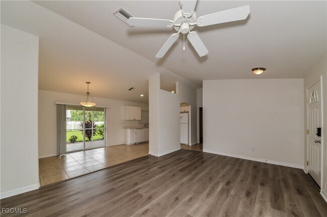 Foto del edificio - 3259 Toluca Terrace