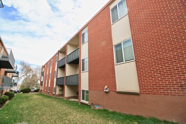 Foto del edificio - 8780 Galen Ct