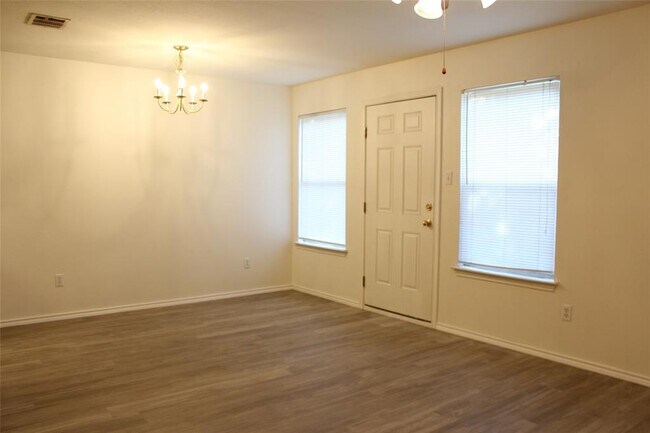 Foto del edificio - 9702 Nightjar Dr