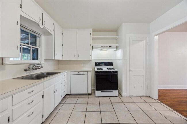 Foto del edificio - 2216 Manor Rd